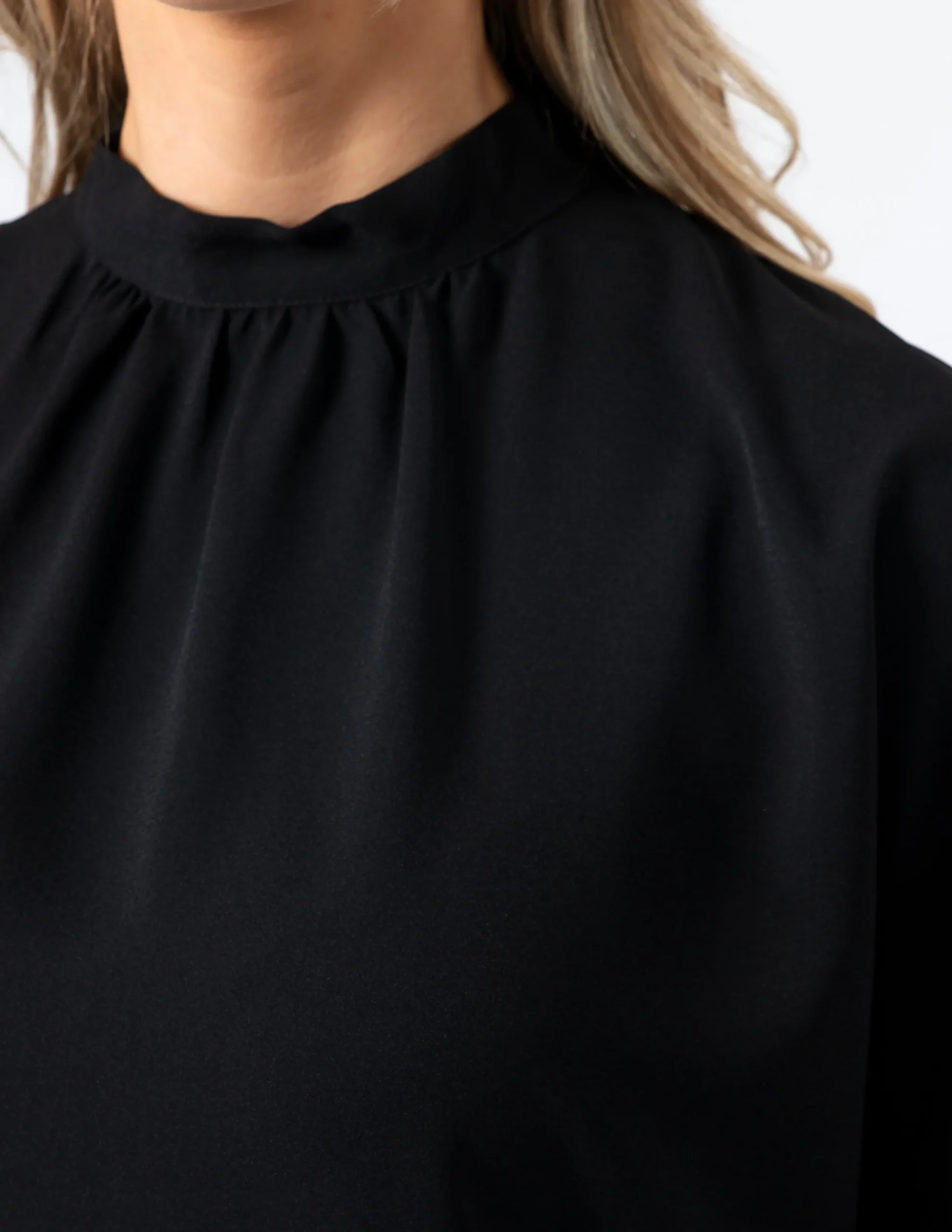 STELLA ESSENTIALS Giovana Blouse - Black