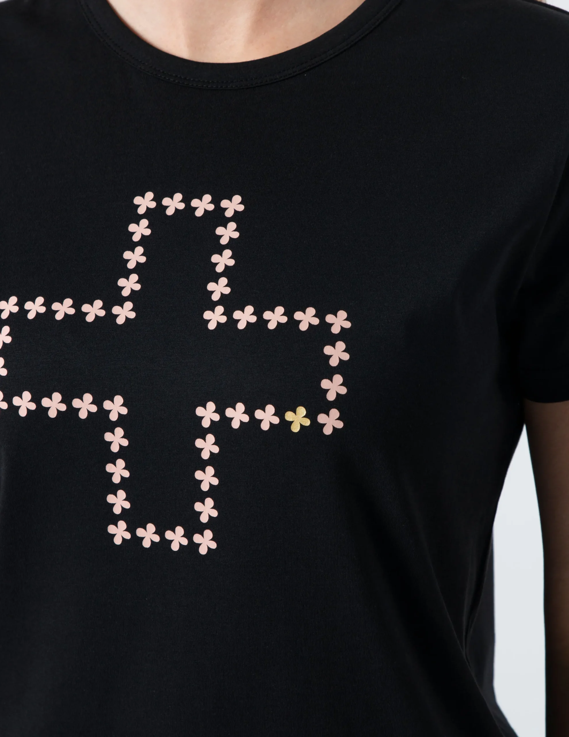 T-Shirt - Black Antique Rose Cross